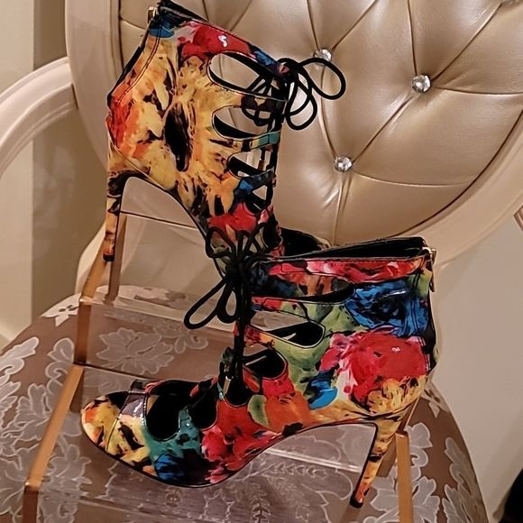 Steve Madden Cythiaa Floral Multi Lace-Up Peep Toe Booties - Picture 2 of 11